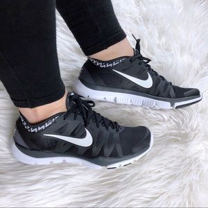 black nike shoes size 3